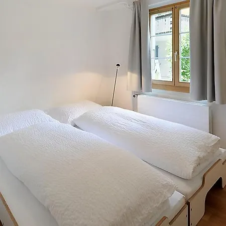 Sleeps 4 Wifi *