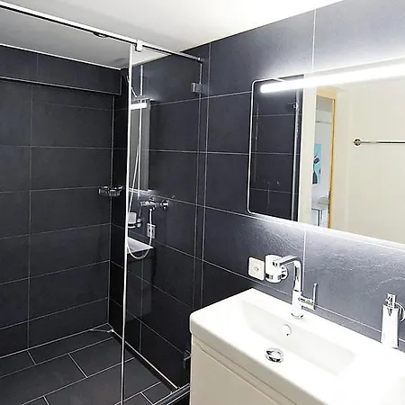 Sleeps 4 Wifi Apartment Lenk